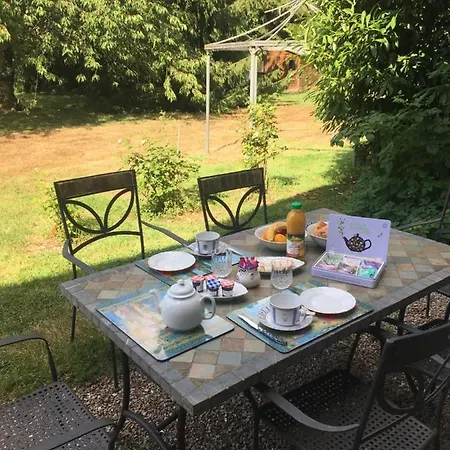 Au Charme Des Pommiers Bed & Breakfast Thiberville